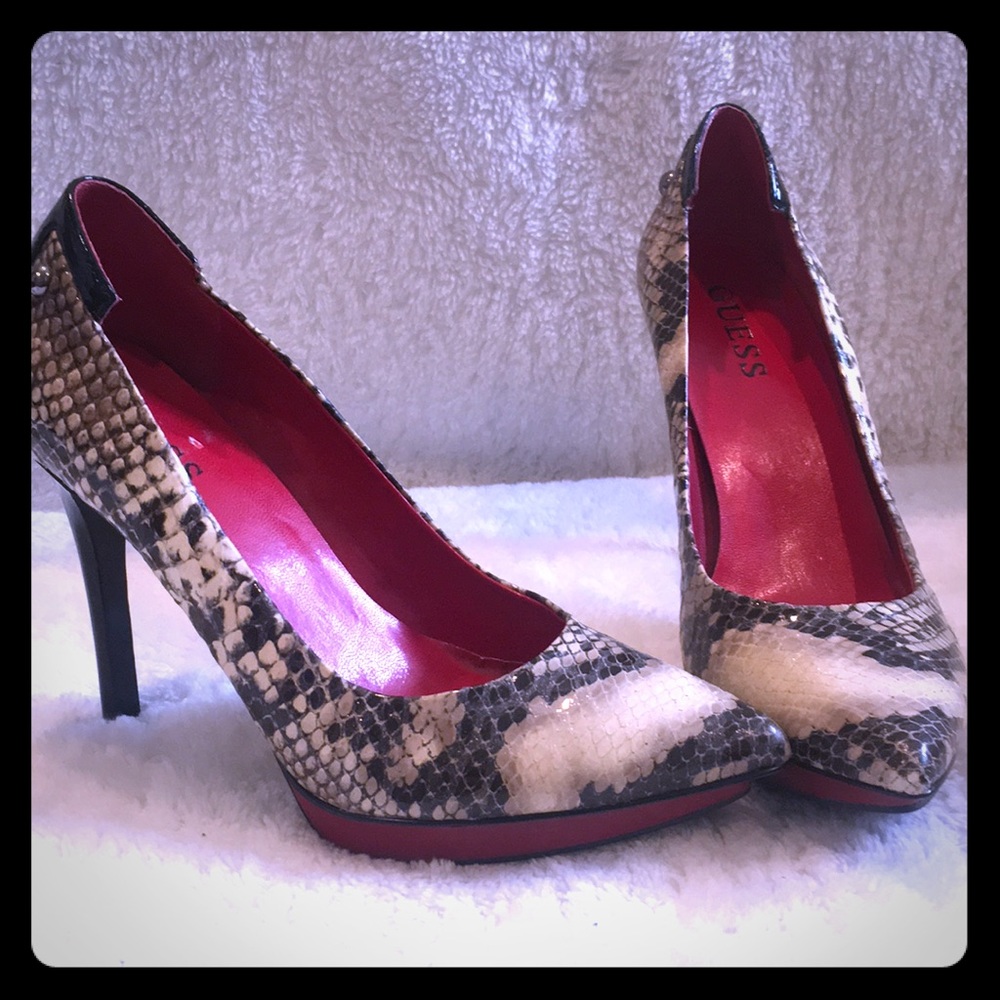 GUESS Snakeskin & Red Stiletto pump Never Worn 6.5